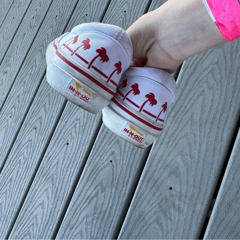 In-N-Out Burger Slip On Sneakers White Red Palm Print Size 7 men/8.5 women